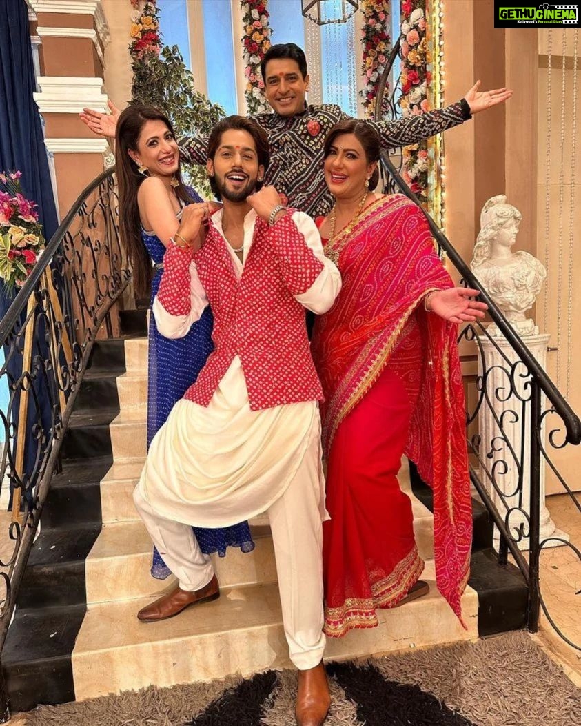 Anisha Hinduja Instagram - Mothers and sons... @akankshajunejaofficial @baseer_bob @hindujaanisha #Shakti #ShaktiAnand #AkankshaJuneja #BaseerAli #AnishaHinduja #RakshaBandhan #Black #Preeran #TheKaranLuthra #KaranLuthra #KundaliBhagya #Balaji #BalajiTelefilms