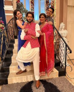 Anisha Hinduja Instagram - Family is where life begins and love never ends #❤️ #🧿 
#our #bonding #needs #nofilter 
#only #love 
#kundalibhagya