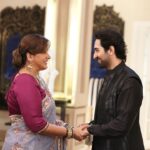 Anisha Hinduja Instagram - When old friends meet after ages #❤️ For the promotion of their new film On the sets of #kundalibhagya #dreamgirl #friends #old #memories #come #alive #worklife