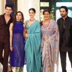 Anisha Hinduja Instagram - When old friends meet after ages #❤️ For the promotion of their new film On the sets of #kundalibhagya #dreamgirl #friends #old #memories #come #alive #worklife