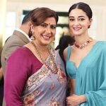 Anisha Hinduja Instagram - When old friends meet after ages #❤️ For the promotion of their new film On the sets of #kundalibhagya #dreamgirl #friends #old #memories #come #alive #worklife