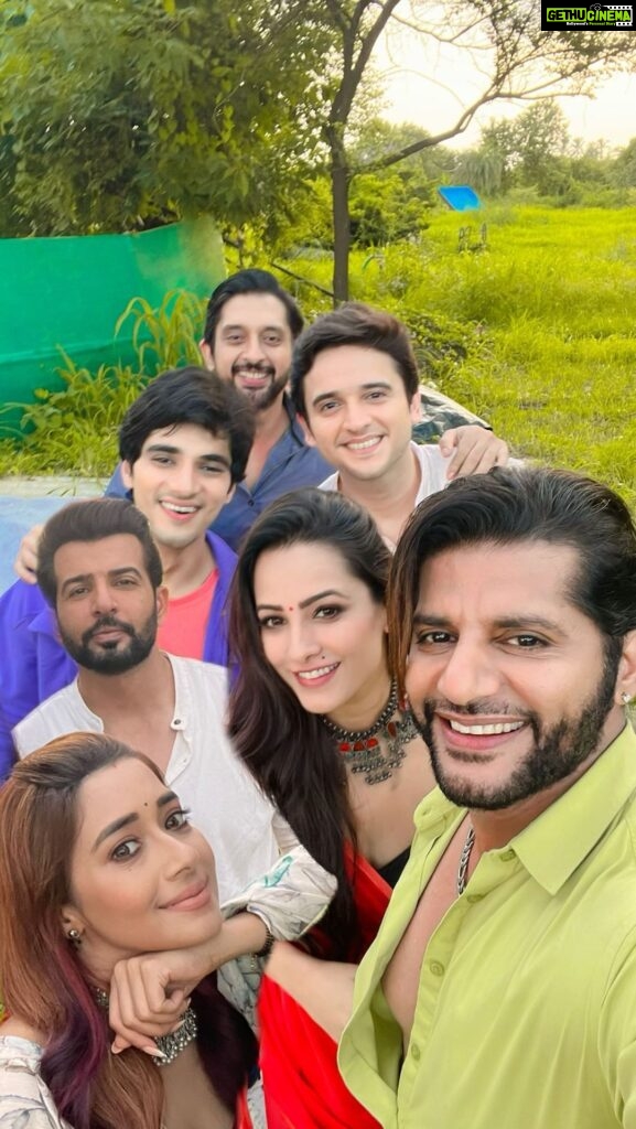 Anita Hassanandani Instagram - Inspite of the fun and happiness you see in this reel we are sad deep deep down… we will miss each other so much but most importantly we will miss entertaining you….❤️ #humrahenarahehum what a team we made, #toinfinityandbeyond