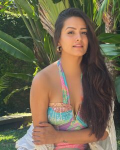 Anita Hassanandani Instagram - Hello you pool i love you 🍬
@tizzi.official 
@dinky_nirh