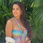 Anita Hassanandani Instagram – Hello you pool i love you 🍬
@tizzi.official 
@dinky_nirh