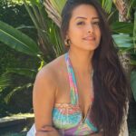 Anita Hassanandani Instagram - Hello you pool i love you 🍬 @tizzi.official @dinky_nirh
