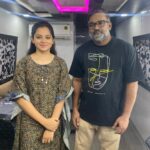 Anitha Sampath Instagram - 😍can’t believe i have acted with this legendary director @selvaraghavan sir😃From schoolmates calling me “7g anitha, 7g anitha in school” to acting with that 7g movie director now!!!😅❤️paired up with him for mark antony movie😍 thank u @adhikravi brother for the great opportunity and trust😇 all the best to the whole movie team for a great success! 🎉 already hearing positive reviews everywhere!! 🎉🎉❤️ @actorvishalofficial @iam_sjsuryah #markantony @selvaraghavan #anithasampath #biggbossanithasampath #markantonyreview #adhikravichandran #vishal #actorvishal #sjsurya #selvragavan #selvaraghavan