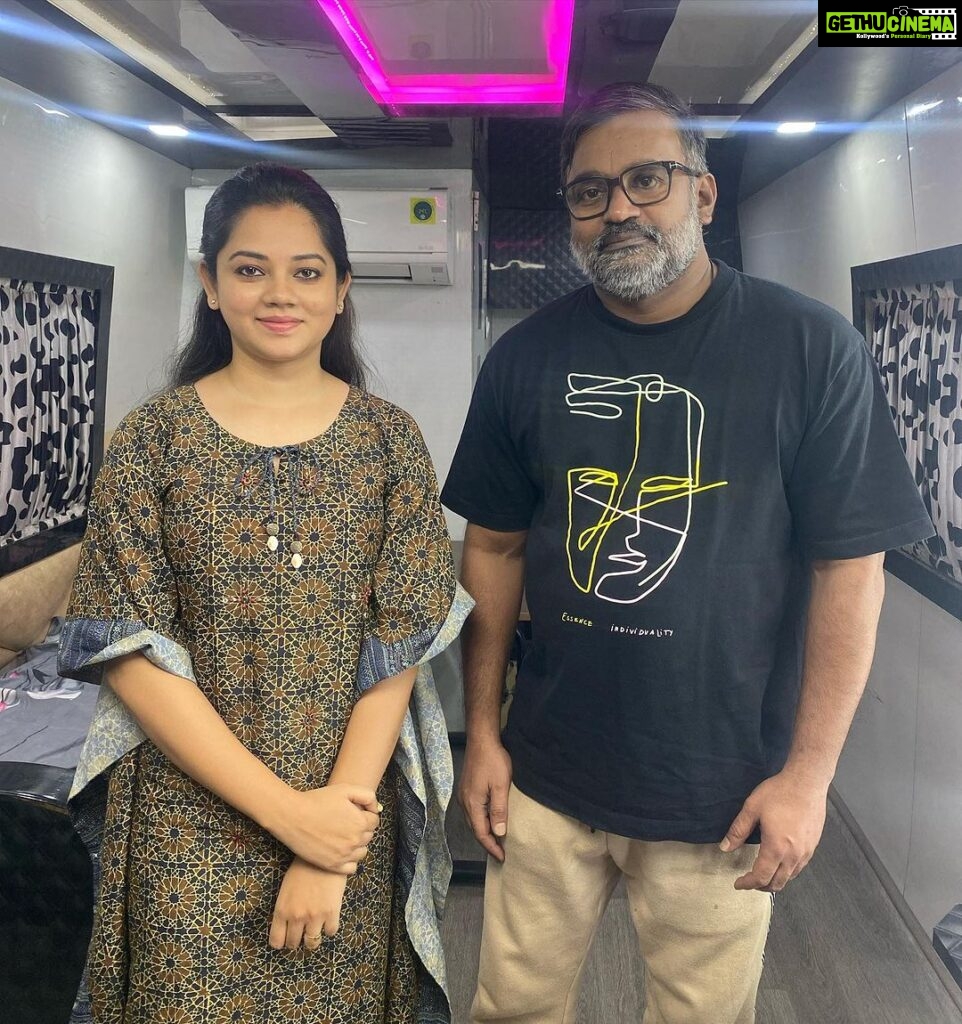 Anitha Sampath Instagram - 😍can’t believe i have acted with this legendary director @selvaraghavan sir😃From schoolmates calling me “7g anitha, 7g anitha in school” to acting with that 7g movie director now!!!😅❤️paired up with him for mark antony movie😍 thank u @adhikravi brother for the great opportunity and trust😇 all the best to the whole movie team for a great success! 🎉 already hearing positive reviews everywhere!! 🎉🎉❤️ @actorvishalofficial @iam_sjsuryah #markantony @selvaraghavan #anithasampath #biggbossanithasampath #markantonyreview #adhikravichandran #vishal #actorvishal #sjsurya #selvragavan #selvaraghavan