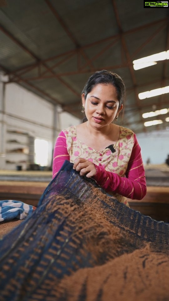 Anitha Sampath Instagram - We are privileged to be able to present these videos about the artisans and our rich printing hertiage to a wider audience. It is important for we as consumers to understand that only when we pay fair prices for handlblock prints and hand dyed indigo fabrics will this rich heritage of ours survive and thrive. When our wallets speak, the voice of these artisans will reach far and wide which they rightly deserve. #responsiblefashion #consciousfashion #handdyed #indigo #handblockprints #handblockprinted #supportartisans #vocalforlocal #supportlocalbusiness Jaipur, Rajasthan