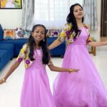 Anitha Sampath Instagram – Trending on youtube😍Oodha poo💜Wearing the beautiful mom daughter combo gown from
@justforeves 💁🏻‍♀️
Save for later😇

Aadhi long time,no see😀
dance reel with my niece 
@aathirai_arunchunai 
(Praba’s first akka ponnu)

#anithasampath #trendingsong #trendingreels #momdaughter #momdaughterdress #momdaughtercombo #justforeves #ornedunchalai #oodhapoo #oodhaoodha #reelwithaadhi