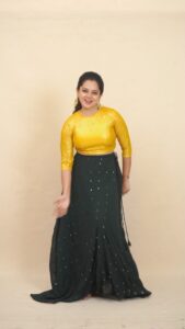 Anitha Sampath Instagram - vintage thalapathy fans here?😃
Reviving the 90s kids songs through 
anitha sampath reels😍

Wearing the costumes
 from @vkfashion2018 ✅

Concept & direction 
@official_anithasampath 
@itsme_pg (cameo😂)

Special thanks to 
@makeupby_rinu & 
@kavinjr2023 

#anithasampathreels #asr #transitionreels #costumedesigner #makeupartist #chennaimodel #chennaimakeupartist #bridalmakeup #biggbosstamil #bigboss #bigbosstamil #bb #biggbossanithasampath #newsreader #suntv #vijaytv #vijaytelevision #tamilpechuengalmoochu #starvijay #outfits #legenga #kurthi #designerclothes #thalapathyvijay #leo #thalapathy #coimbatoremappillai #vintagethalapathy