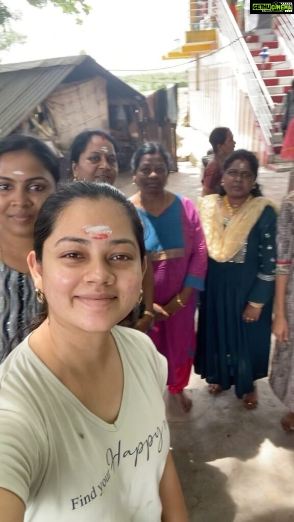 Anitha Sampath Instagram - Enna dhan kalyanam agi vera veetuku ponalum apo apo amma side family oda trip poradha vitra kudadhu! It builds a healthy bond (with amma family and also with your husband)and gives a feeling that we are not left detached from the life we had before our wedding! And u definitely have to have a understanding partner to accept(to encourage) these trips!!❤️ Chennai to vagamon day1 vlog😍 Collecting memories ❤️ #vagamon #anithasampath #family #memories Vathalagundu
