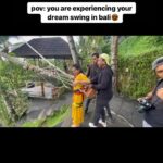 Anitha Sampath Instagram - adapavigala! enaku hindi theriyadhu da.. tamil la solitu thalli udunga da dei moment..😅 On knowing that iam an indian..they started giving important life saving instructions in hindi..😂 Travel partner @gtholidays.in 💛 Video & kathi tholaiyadha instructions by my partner @itsme_pg 😅 #baliswing #anithasampath #anithasampathreels #bali #baliindonesia #gtholidays #travel #traveller