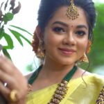 Anitha Sampath Instagram - வா வா மஞ்சள் மலரே 😍 Beautiful Photoshoot with Gorgeous @official_anithasampath 😍 Makeup @kalaiartistry Hair @style_with_anbu Jewels @kalaibridaljewels Flowers @Isquarebridalflowerdesigner Saree @kettimellamsilks Blouse @kriyas_designers Lens @sathish_photography49 For Bridal Bookings Contact 9884700039 @kalaiartistry #photoshoot #anithasambath #celebrity #celebritymakeupartist #makeupartist #trendingreels #trending #vijaytv