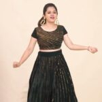 Anitha Sampath Instagram - Trending in youtube🙏🏼😍Kothal savadi lady vandhachu😍 Reviving the nostalgic 90s kids songs through anithasampathreels😍 Deva ennum devadhai 🧡 Wearing the costumes from @_kalamkari_____ ✅ Concept& direction by us🧡 @official_anithasampath @itsme_pg Thanks to @makeupby_rinu @kavinjr2023 #anithasampathreels #asr #kothalsavadilady #costumes #transitionreels #anithasampath #anitha #bb #biggbossanithasampath #bigbossanithasampath #biggbosshindi #biggbosstamil #devasongs #musiccomposer #travel #traveller #tamilpechuengalmoochu #vijaytv #suntv #vijaytelevision #cwc #cookwithcomali #makeupartist #chennaimakeupartist #bridalmakeup #lehengas #tamilmodel #kannedhireythondrinal #kaavaalaa #trendingreels