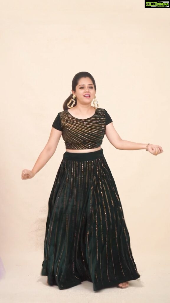 Anitha Sampath Instagram - Trending in youtube🙏🏼😍Kothal savadi lady vandhachu😍 Reviving the nostalgic 90s kids songs through anithasampathreels😍 Deva ennum devadhai 🧡 Wearing the costumes from @_kalamkari_____ ✅ Concept& direction by us🧡 @official_anithasampath @itsme_pg Thanks to @makeupby_rinu @kavinjr2023 #anithasampathreels #asr #kothalsavadilady #costumes #transitionreels #anithasampath #anitha #bb #biggbossanithasampath #bigbossanithasampath #biggbosshindi #biggbosstamil #devasongs #musiccomposer #travel #traveller #tamilpechuengalmoochu #vijaytv #suntv #vijaytelevision #cwc #cookwithcomali #makeupartist #chennaimakeupartist #bridalmakeup #lehengas #tamilmodel #kannedhireythondrinal #kaavaalaa #trendingreels