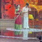 Anitha Sampath Instagram - Tamil show reels ku hindi song😂 From the sets of tamil pechu engal moochu Makeup @aarthy_hairandmakeup Hairdo @shalini_hairartist Tamil pechu team: Dir @duraiadams Producer @jegannath_ Guide and writer @writerselventhiran Executive producer @surendarvr #anithasampath #tamilpechuengalmoochu #vijaytv #biggbossanithasampath #anitha #biggbosstamil #biggboss #vijaytelevision #tamilshow #model #trendingreels #trendingsong #terevaaste #saraalikhan #vickykaushal #tamilsongs #tamil