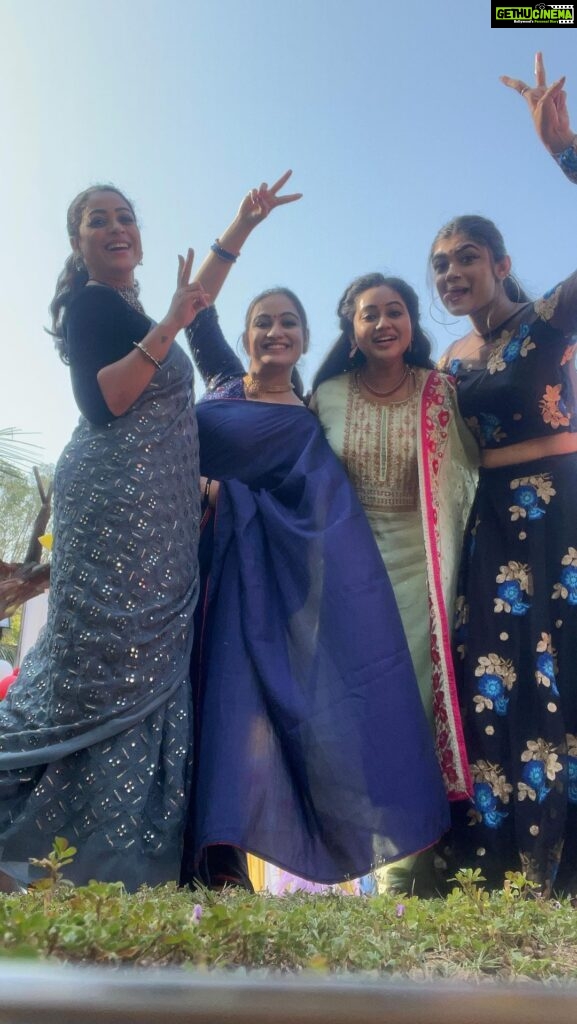 Anjali Rao Instagram - With my Girls ❤️ #reelsinstagram #reelsindia #trendingsongs #trendingreels #instagood #instagram #fam #family #love #positivity #growingtogether #song #dance Nilamel, Kerala, India