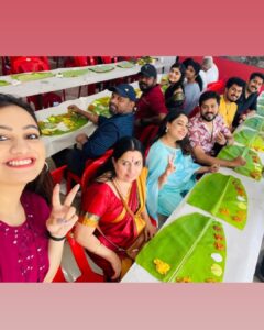 Anjali Rao Instagram - Work place becomes home when you treat colleagues as family . 
Here it is …. Our big family 😘

#mrshitler #team #positivity #ourworld #friendship #goals #happiness #instagram #instapost