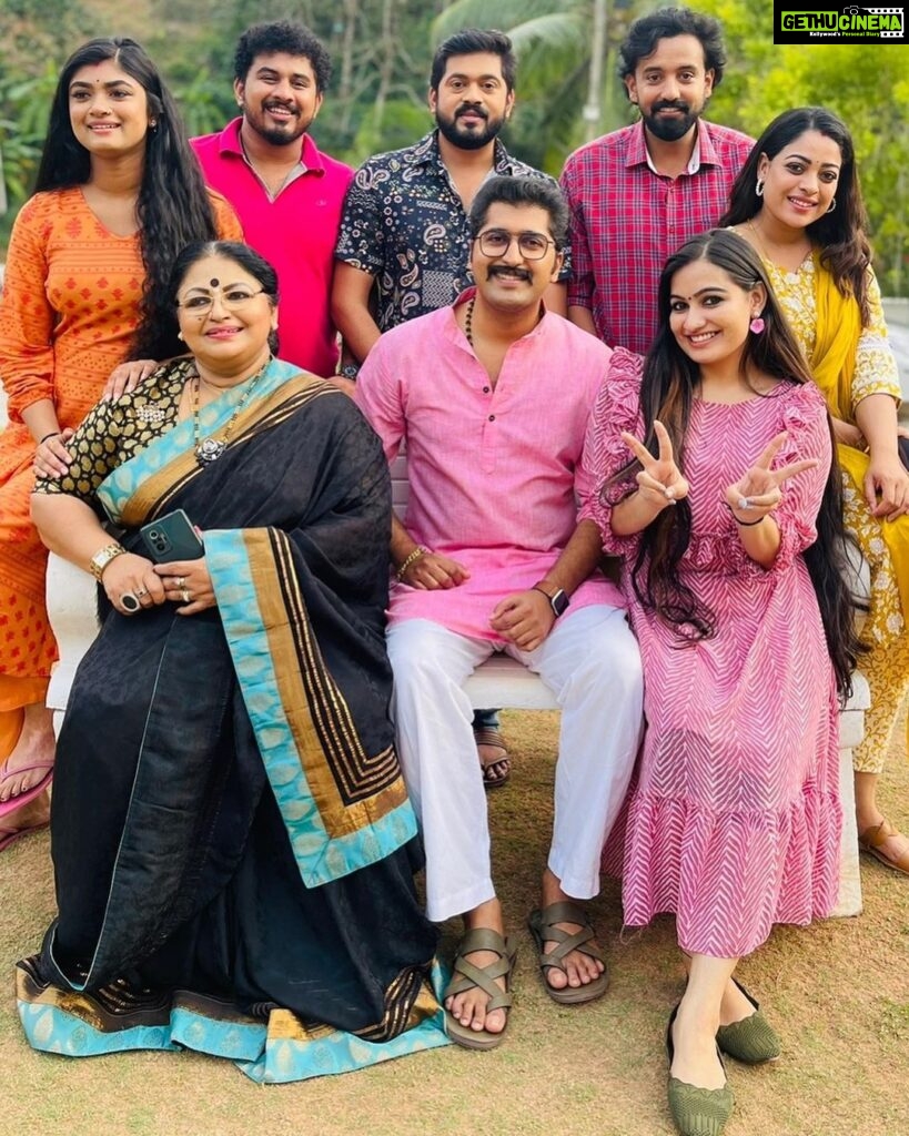 Anjali Rao Instagram - Work place becomes home when you treat colleagues as family . Here it is …. Our big family 😘 #mrshitler #team #positivity #ourworld #friendship #goals #happiness #instagram #instapost Nilamel, Kerala, India