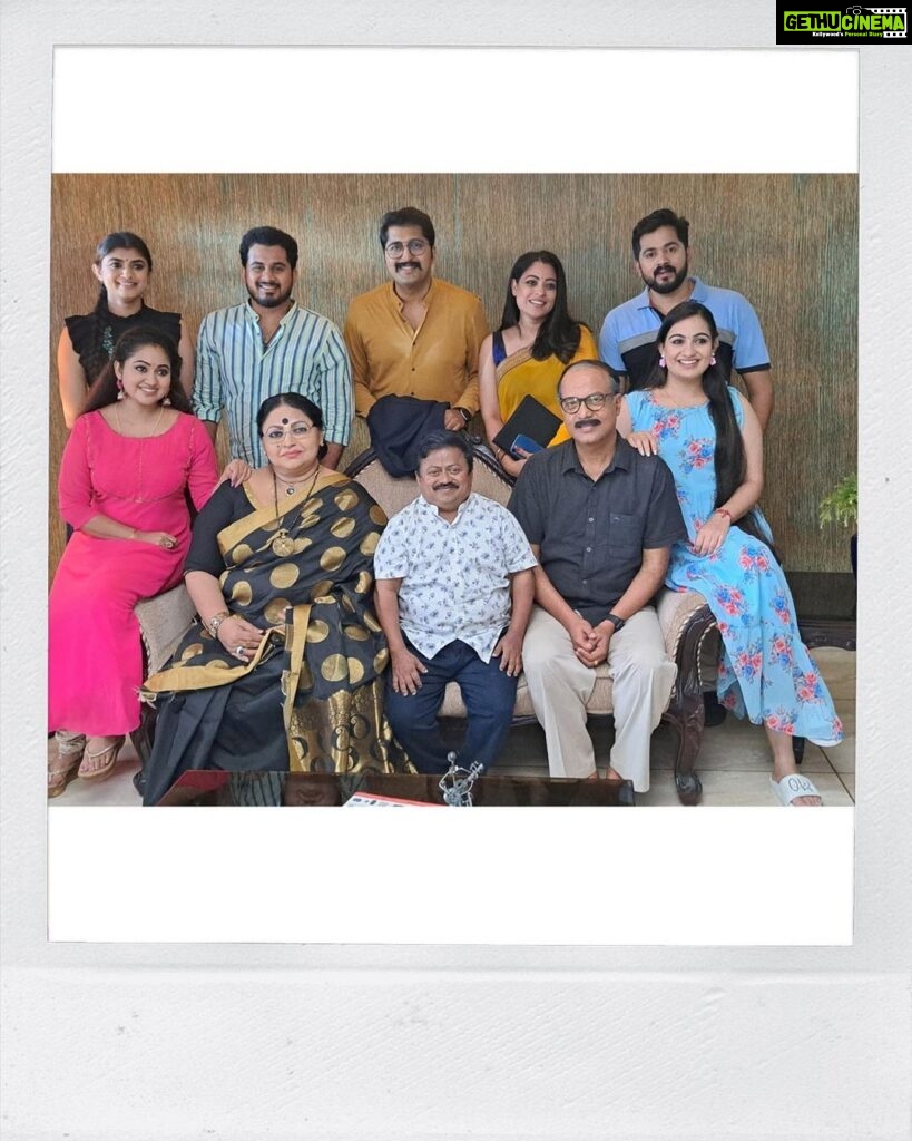 Anjali Rao Instagram - 2022 at Mrs Hitler set looks like this 💜 #happy #happyfaces #family #mrshitler #team #love #friendship #bestdays #yearend Kochi, India