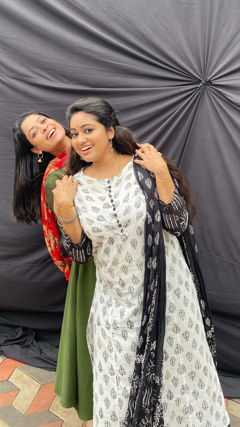 Anjali Rao Instagram - In between shoot 😍 #friendship #friends #love #friendshipgoals #instagood #instagram #bestfriends #friendsforever #happy #life #fun #friend #photography #like #photooftheday #smile #family #follow #memories #bff #bestfriend #cute #happiness #nature #picoftheday #funny #likeforlikes #party #forever #friendshipquotes