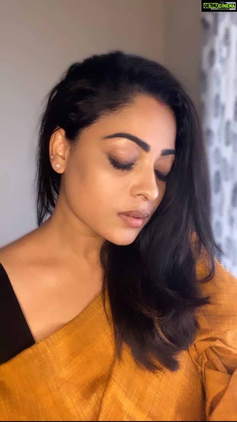 Anjali Rao Instagram - Thank you so much for this beautiful initial chain @yourstruly “MAYA” will alwaz be special to me 🦋 #reels #song #love #soul #explore #expression #expression #instareels #trendingreels #trending #viral #video #tbt #bhyp #saree #trendingsongs #dance #black #linensarees #linen #instagram #insta #post #postoftheday