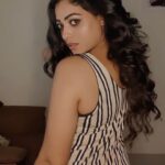 Anjali Rao Instagram - “when darkness tries to stop you from shining, shine all the more.” #post #click #photooftheday #photography #shotoniphone #photographylovers #glam #curlyhair #longhair #messyhair #makeover #style #styleblogger #fashion #fashionblogger #stylist #instagood #instaglam #instastyle #instagram