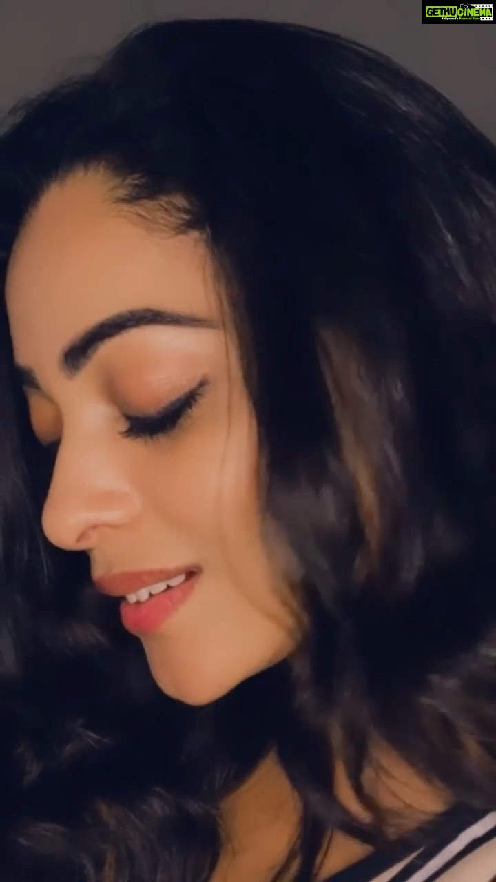 Anjali Rao Instagram - Repeat mode ♾️ #reels #reelsinstagram #trendingreels #trending #trendingsongs #song #love #explorepage #explore #post #glam #curls #makeover #fashion #style #blogger #bhyp #instagood #instareels #instagram Chennai, India