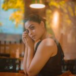 Anjali Rao Instagram - அது கண்ணா இல்ல கரண்டா கன்ஃப்யூஷன் அவ அழக பத்தி பாட இல்ல எஜுகேஷன்😍🦋 Inframe:@iam_anjalirao Clicks by:@afsar1344