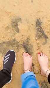Anjali Rao Instagram - Gang of 3 is the best thing that happens to anyone 💜 

#friendship #beach #reels #instagood #positivevibes #soulsister #trending #postoftheday