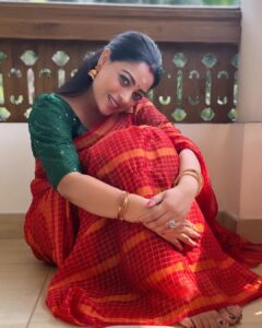 Anjali Rao Instagram - Beautiful Red saree and Blouse from @narkis_by_debee 

#trending #viral #instagram #love #explorepage #explore #instagood #fashion #follow #tiktok #like #likeforlikes #followforfollowback #photography #india #trend #instadaily #memes #music #style #trendingnow #reels #foryou #likes #photooftheday #model #beautiful #bollywood #tollywood #bhfyp #instagood