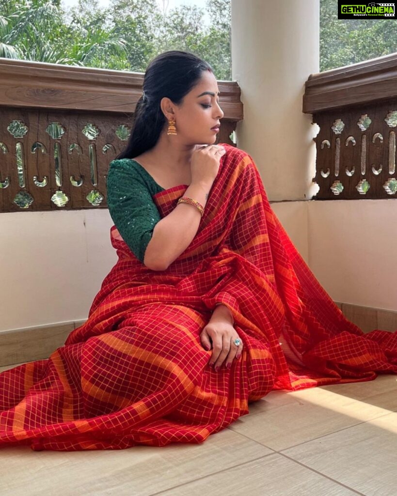 Anjali Rao Instagram - Beautiful Red saree and Blouse from @narkis_by_debee #trending #viral #instagram #love #explorepage #explore #instagood #fashion #follow #tiktok #like #likeforlikes #followforfollowback #photography #india #trend #instadaily #memes #music #style #trendingnow #reels #foryou #likes #photooftheday #model #beautiful #bollywood #tollywood #bhfyp #instagood Nilamel, Kerala, India