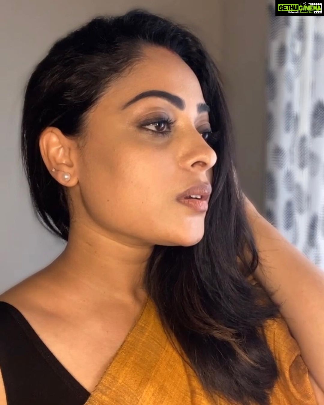 Anjali Rao Instagram - Vibes of positivity ✨ #postoftheday #shotoniphone #pic #post #pose #photography #click #positivevibes #vibes #slaying #saree #styleblogger #fashion #instafashion #goodhairday #black #yellow #ethnicwear #indowestern #instaphoto #instagood #instalike #instagram