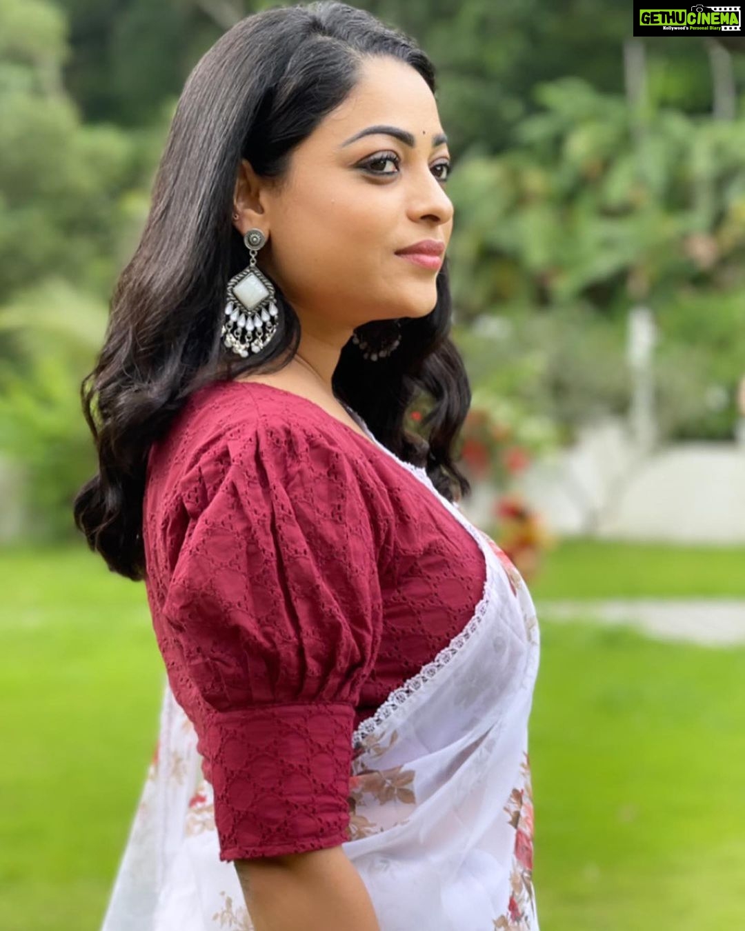 Anjali Rao Instagram - Thank you for sending this attire and ear rings ❤️ Saree : @amora.therealelegance Ear rings : @titli_collections And Thank you for clicking good pics buddy @arungraghavan 😁 #postoftheday #picoftheday #instagood #instagram #instapic #saree #fashionstyle #fashionblogger #viral #viralpost