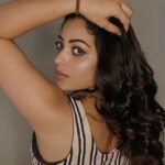 Anjali Rao Instagram - “when darkness tries to stop you from shining, shine all the more.” #post #click #photooftheday #photography #shotoniphone #photographylovers #glam #curlyhair #longhair #messyhair #makeover #style #styleblogger #fashion #fashionblogger #stylist #instagood #instaglam #instastyle #instagram