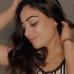 Anjali Rao Instagram – “when darkness tries to stop you from shining, shine all the more.”

#post #click #photooftheday #photography #shotoniphone #photographylovers #glam #curlyhair #longhair #messyhair #makeover #style #styleblogger #fashion #fashionblogger #stylist #instagood #instaglam #instastyle #instagram