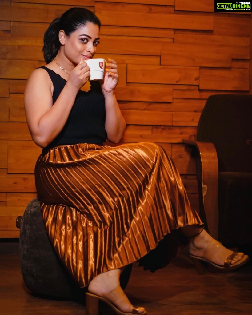 Anjali Rao Instagram - Photoshoot for @afsar1344 Styling: @titli_collections Location : @cafecoffeedayadyar #photoshoot #photooftheday #photography #casual #casualoutfit #explore #pose #click Chennai, India