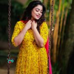 Anjali Rao Instagram - 🌻 Photographer: @photography_como Organised by : @insta_glamoruz #canon #canonphotography #photoshoot #modelshoot #actor #pose #yellow #vibrant #instagram #instapic Kochi, India