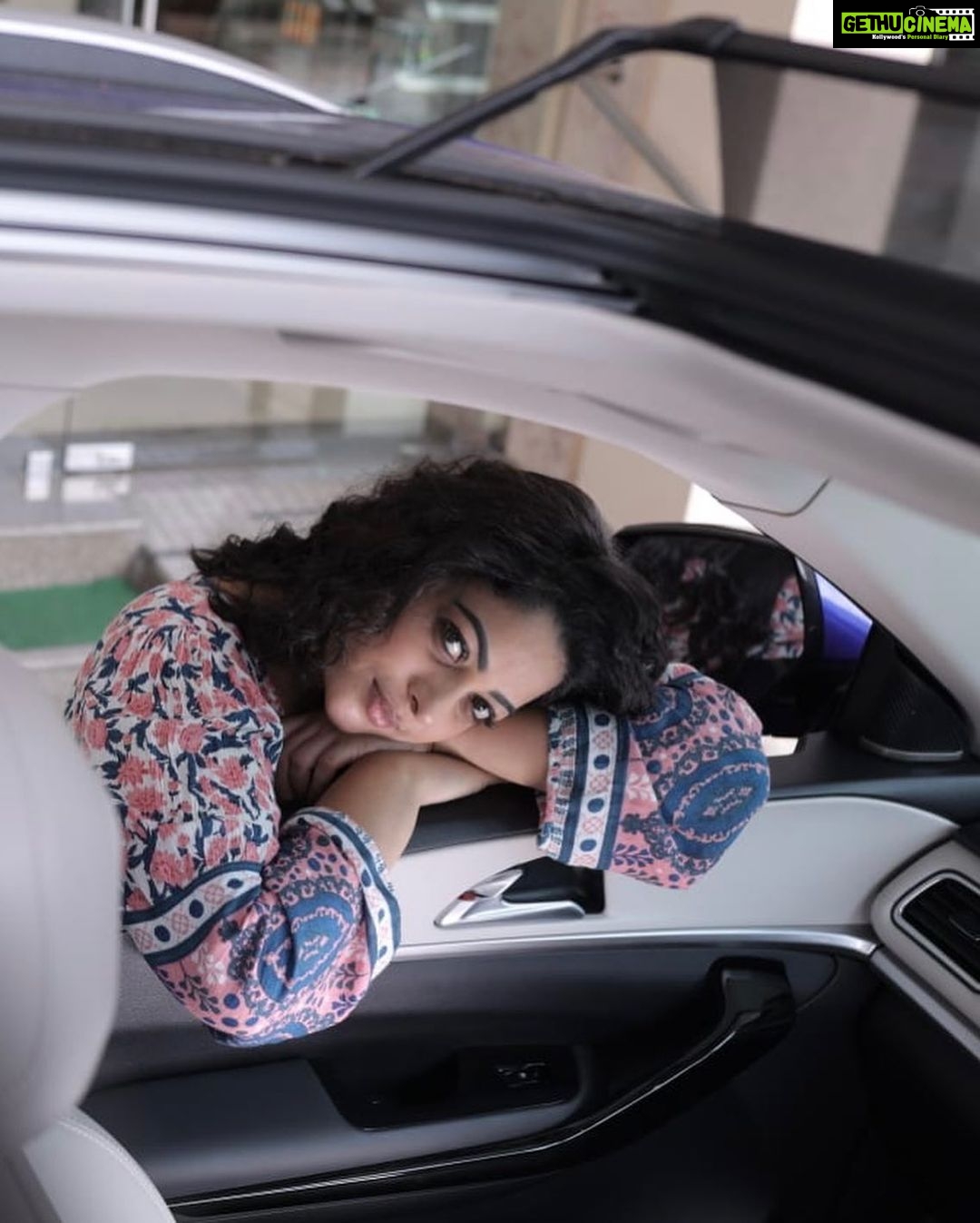 Anjali Rao Instagram - World of Fantasy ♾️ Photographer: @lumina_wedding_company @anshad_jaleel_rawuther @thahira_s_rawther_photographer Car courtesy- @arungraghavan Location - Raj Regency , Nilamel #postiftheday #unedited #photoshoot #photography #casualclick #fantasy #love #live #life #positivevibes #happysoul Chennai, India