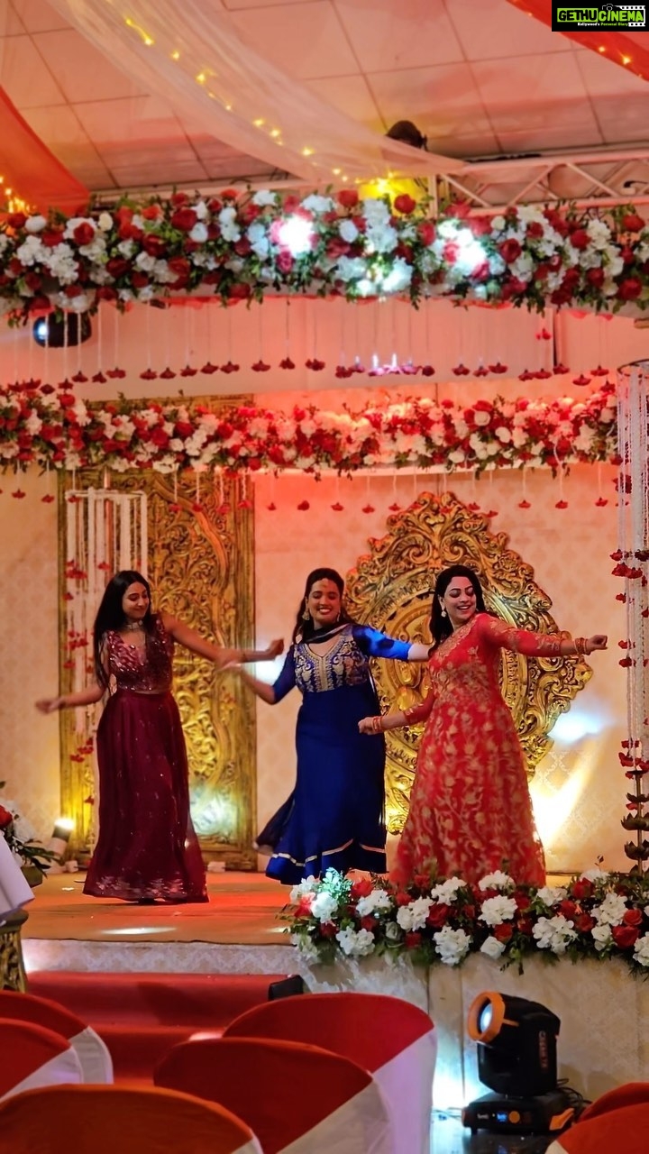 Anjali Rao Instagram - Epdiiiii ππππ Note : itβs a practice video Universal choreography by @mathew_jotty and @__sruthy__ammu__ π With the darlings @real_neenu @_devika_s_official β€οΈ #trendingreels #trendingsongs #audio #dance #celebration #instareels #reelsvideo Kochi, India