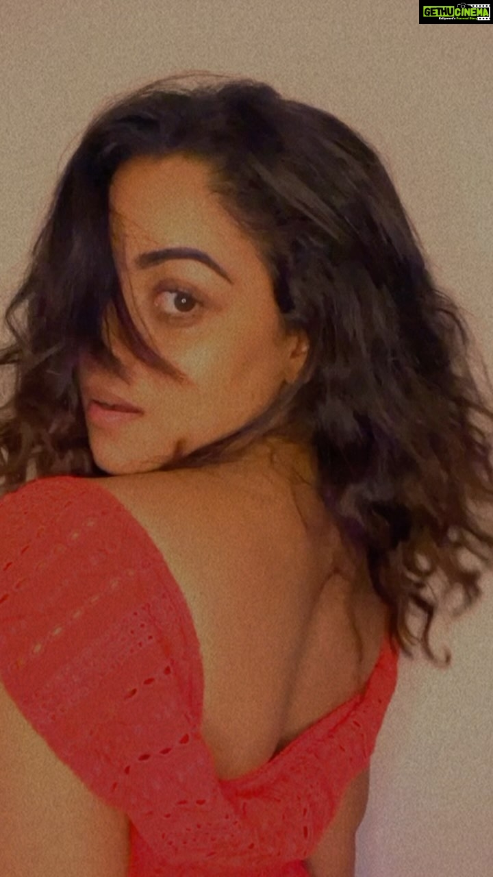 Anjali Rao Instagram - Embrace the power of self-confidence and spread positivity! #RedHot #SmileBright #confidentwoman #réel #trendingmusic Kochi, India