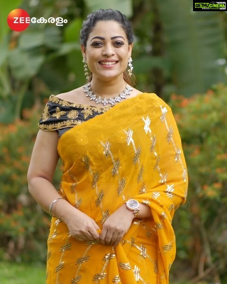 Anjali Rao Instagram - Anuraga Ganam Pole | Mon- Fri | 9 PM | Zee Keralam താരപരിവേഷത്തിൽ ശ്രീനിഷ് സാനിയ വിവാഹം. അതിഥിയായി പ്രേക്ഷകരുടെ പ്രിയതാരം അഞ്ജലി എത്തുന്നു.അനുരാഗഗാനം പോലെ മറക്കാതെ കാണുക തിങ്കൾ മുതൽ വെള്ളിവരെ രാത്രി 9 മണിക്ക് നമ്മുടെ സ്വന്തം സീ കേരളം ചാനലിൽ #ZeeKeralam #NeithedukkamJeevithaVismayangal #AnuragaGanamPole #ZeeKeralamHD #ZeeKeralamOnMyTv #AnuragaGanamPoleonZeeKeralam #ZKPromos Watch Anytime, Anywhere on ZEE5 - https://zee5.onelink.me/RlQq/fmalDownloadZEE5App