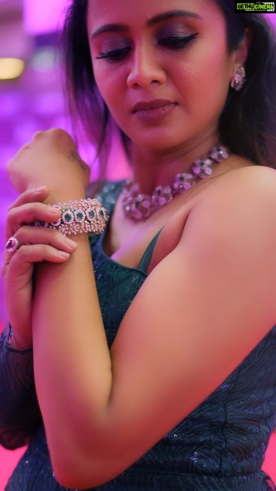 Anjana Rangan Instagram - Our stunning anchor @anjana_rangan wearing exquisite diamond collection from @vummidibangaru for our #jfwachieversawards2023 💎 #reelsinstagram #diamonds #vummudibangarujewellers #trendingreels #viralreels #jewelry #chennai Chennai, India