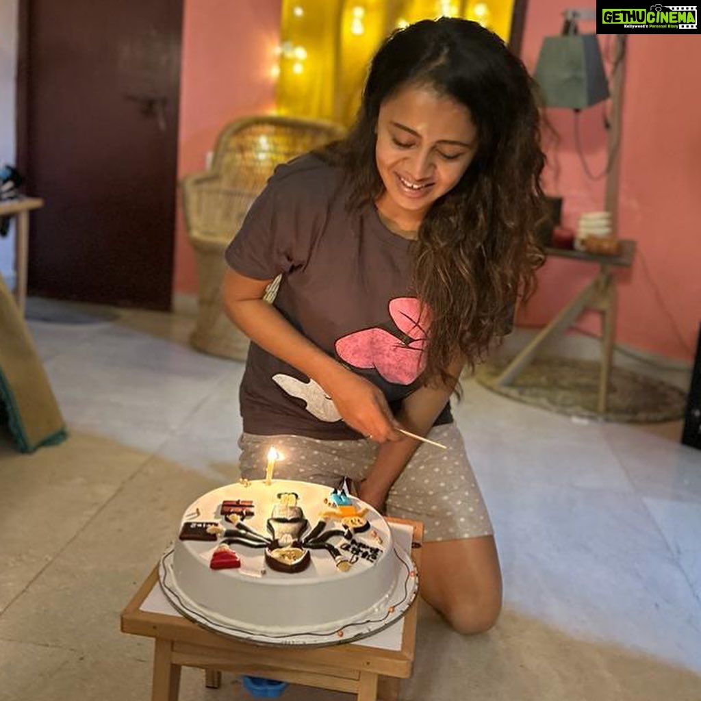 Anjana Rangan Instagram - It was a happy happy birthday indeed! ♥️♥️♥️ To all my friends who surprised me by coming home on the strike of 12, you know i love you all with my whole heart. All of those of you who wished me in person , through calls, messages, posts, insta stories . Overwhelmed by the amount of love you guys showered on me.. all the videos , pictures and lovely messages. Sorry i tried my best to reshare everything but as u guys know i am just getting so much love from you.. i missed out on resharing so many. M truly sorry and i am eternally grateful for the abundant love i am getting, which i am still wondering wether i deserve or not.. This birthday made me feel loved, wanted and cherished! Wat more can I ask for ♥️ P.s : this cake was icing on the top 😍