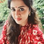 Anjana Rangan Instagram - Balcony la edutha Selfie! Vera paatu thonala 😅♥️ But my recent addiction! #onloop #naangaali😍 💫 #feltcutemightdeletelater