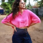 Anjana Rangan Instagram – 😎
Cropped Shirt : @hm 
High waist denims : @kazowoman 
Sunglasses : @marcjacobs 
Photogtaphy : @edengroupofstudio