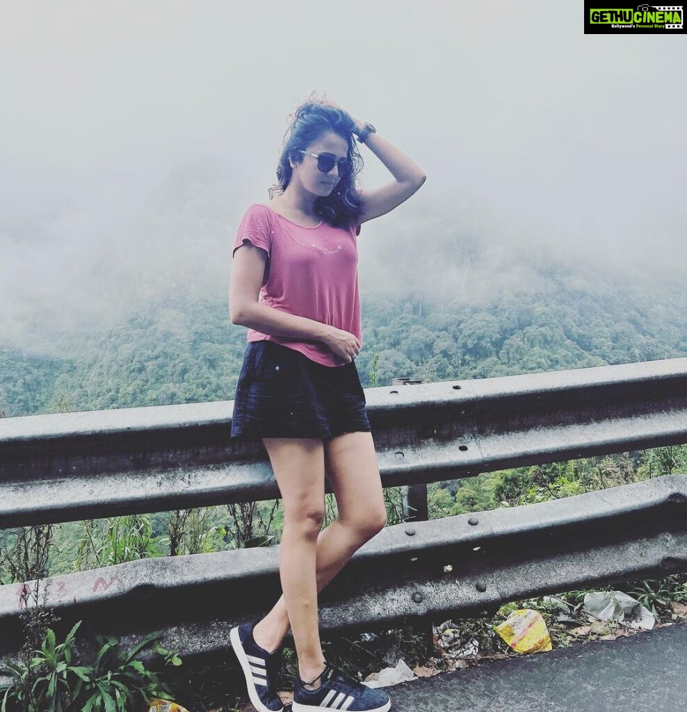 Anjana Rangan Instagram - ☔⛈🌦 #vacay #vacation #hills