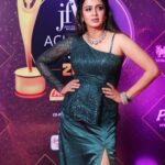 Anjana Rangan Instagram - For @jfwdigital ‘s achievers awards! This is a dedicated post just for my power team 💥 Outfit : @magicbyjeeni Makeup : @oasiaugustina94 Hair : @luke_the_hairstylist ♥️♥️♥️♥️♥️ Jewellery : @vummidibangaru