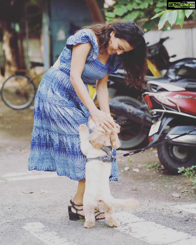 Anjana Rangan Instagram - #Photodump ! 1. This cutie and me giving some attention and love to each other 😂 2. Movie time with R. 3. Rainbow spotted 🌈 4. Fresh Hair cuts are instant mood lifters! And the next day looking in the mirror.. becomes instant mood drowners 😂😂 5. We like to take some Random selfies all the time.. 🤷‍♀ 6.When ur skin behaves .. just get it documented! Rare scenes😂 7. Take ur health for granted .. you end up paying for it.. thro hosp bills, losing productive time and most importantly your peace of mind! Thats all folks.. have a great weekend! 🫶