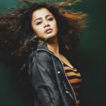 Anjana Rangan Instagram - Baby, Fly high to the sky and above @anjana_rangan #reelsinstagram #feelitreelit #anjana #vj #raw #potrait #storytotell #travelling #tamil #treding #monsoon #love #sunlight #rawfootage #canonphoto #magicofcameraangle #manirathnammovie #inspried Chennai, India